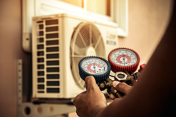 Professional Hvac technician working in Fowler, IN